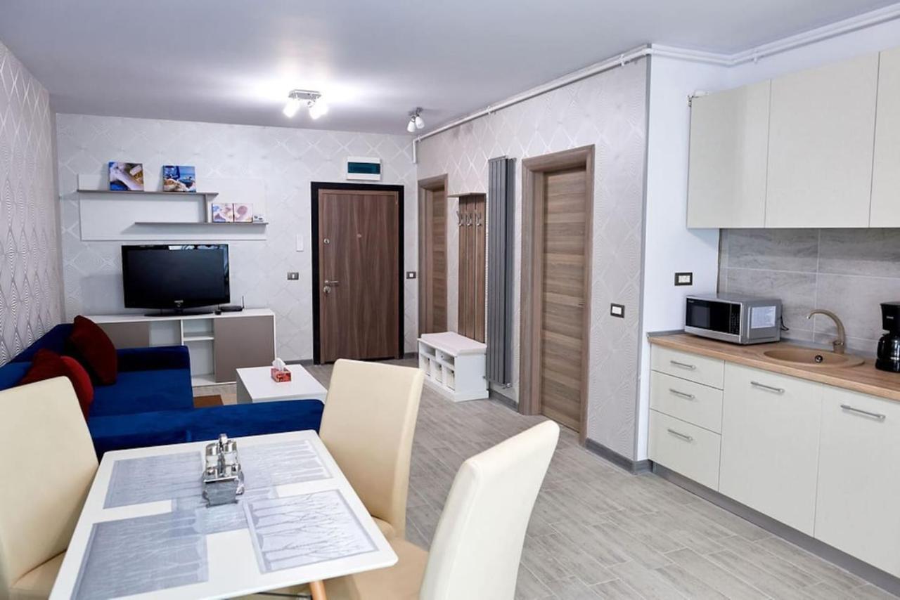 Blue Apartment In Spa N Pool Beach Resort Năvodari Exteriör bild